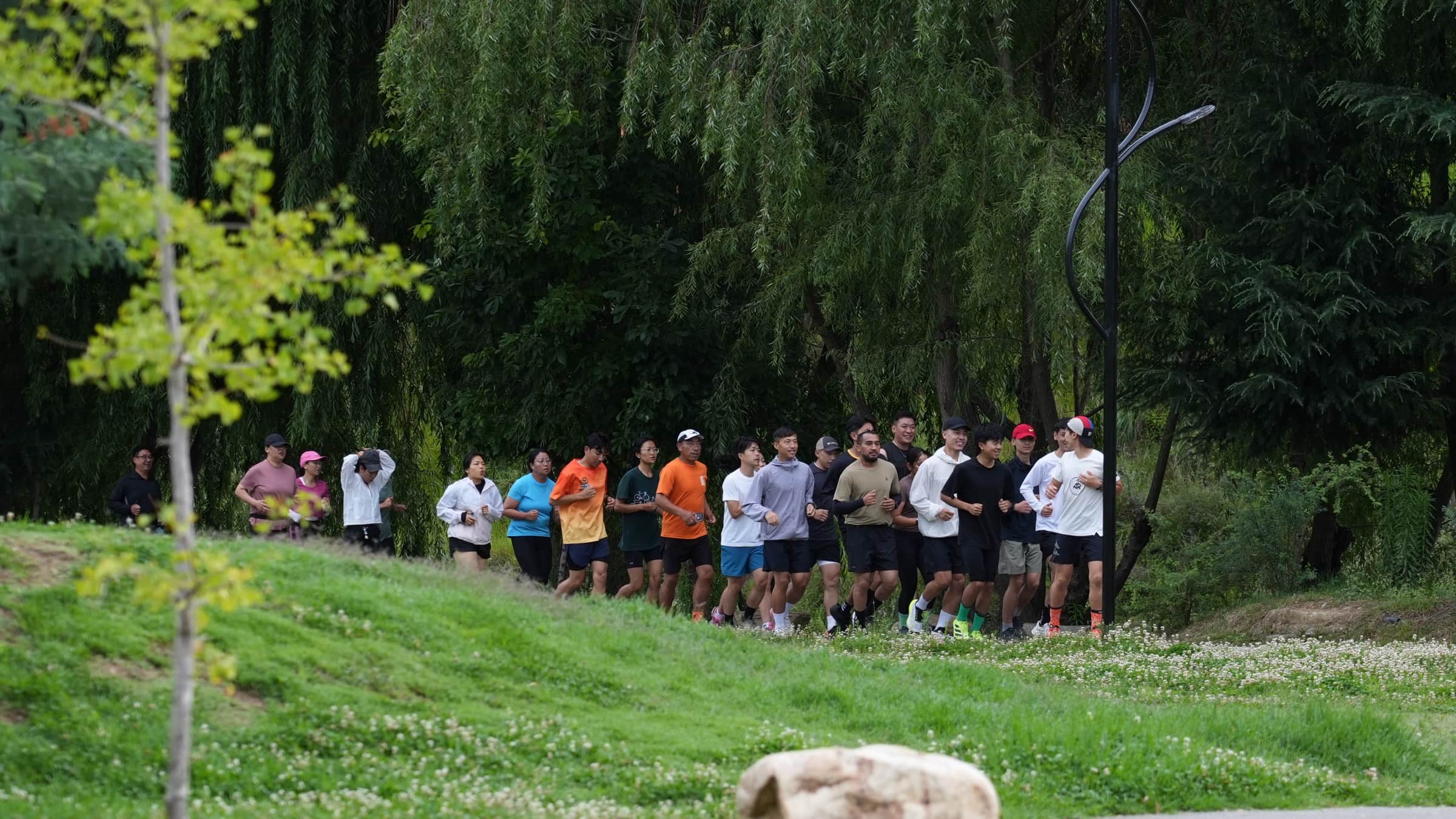 MountaiNation runners along the willow-lined riverside path